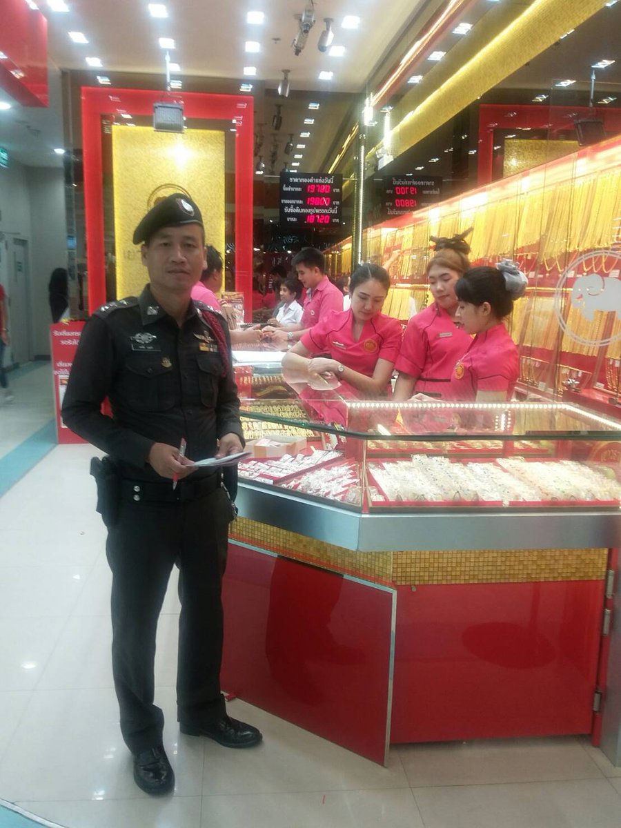 งานป้องกันปราบปราม : รปภ.สภานประกอบการเข้มในวันหยุด
29 เม.ย.61 ภายใต้การอำนวยการของ ▪พ.ต.ท.คมสรรค์ รัตนแสง
รอง ผกก.ป.สภ.วารินชำราบ
มอบหมายให้
▪ร.ต.อ.ศรชัย บุญส่ง ร้อยเวร 20พร้อมสายตรวจรถยนต์โล่02
▪ตรวจรักษาความปลอดภัย ธนาคาร ร้านทอง สถานประกอบการในพื้นที่
▪เพื่อป้องกันเหตุ