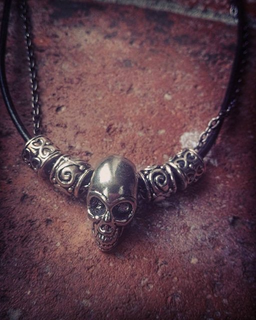 inleather03's tweet photo. #Salut
#Modification sur mon #CollierTêteDeMort ou j'ai #ajoutée la #chaîne #NOIR
#Disponible sur mon #shop de la plateforme d'@ungrandmarche
#Prix : 18€
#madeinFrance #FabricationFrançaise #France #TêteDeMort #Fantaisie
Lien de ma boutique
https://t.co/1F3IbYGiFC https://t.co/T3T3KHLHHo
