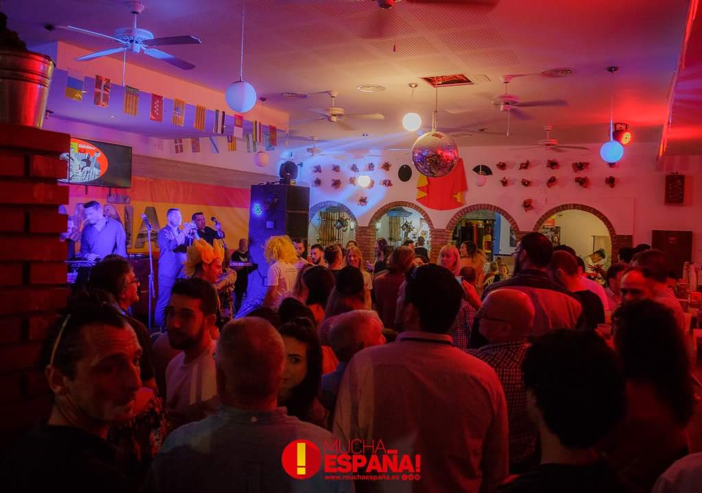 KalimaShow's tweet photo. Anoche en Casares y hoy volvemos a la #FIPFuengirola a partir de las 19:00h en la caseta España os esperamos un saludo kalimeros. https://t.co/sXDsRlLvGZ
