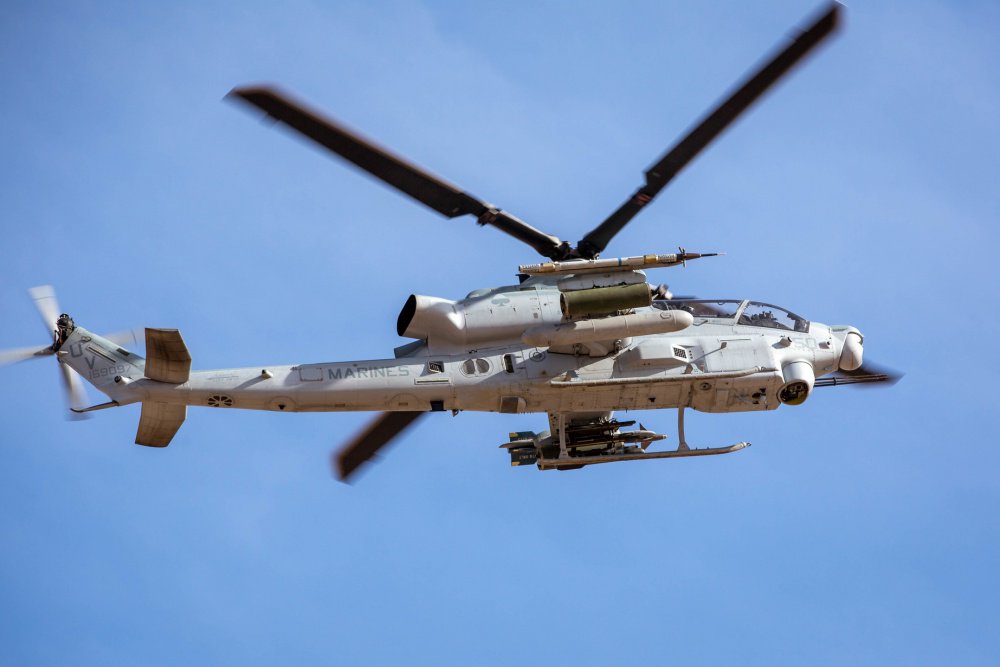 البنتاغون: الموافقة على بيع مروحيات  AH-1Z  الهجومية للبحرين Db74FCmWsAAHWLd