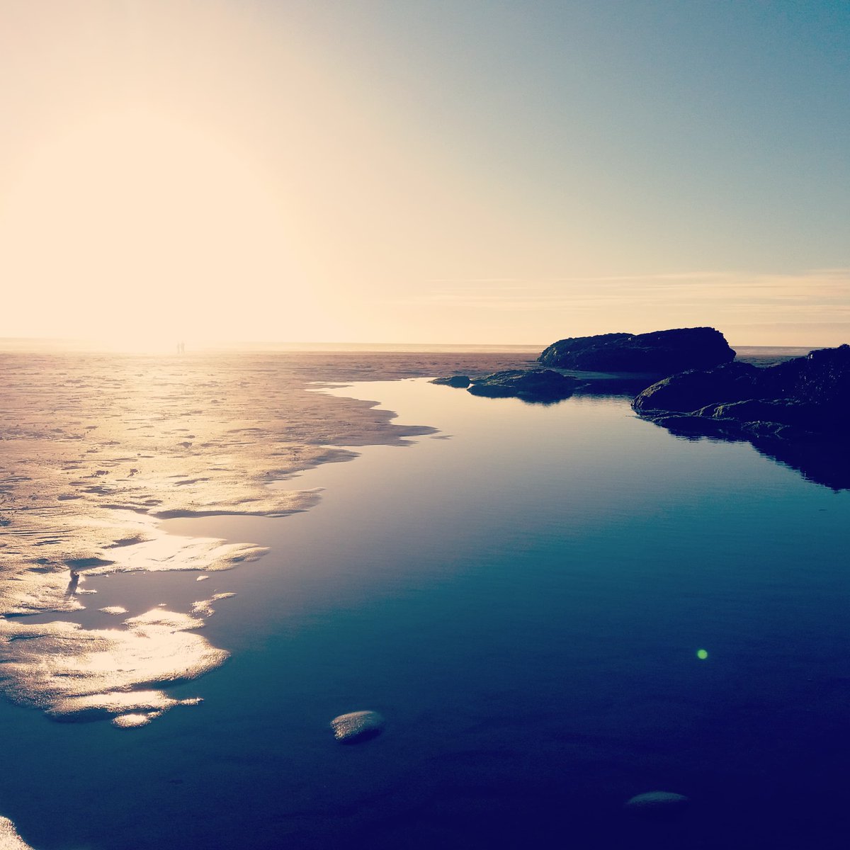 PerranporthInfo's tweet image. Can't beat an early morning walk across the beach
#emptybeach #morningwalks
