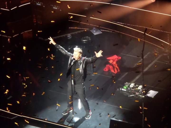 JuSwifty78's tweet photo. Fantastic night with @GaryBarlow in my hometown! Thank you Gary, Blackpool was rocking! 😍❤ #gbsolo2018 #blackpool https://t.co/n2Bkan23GL