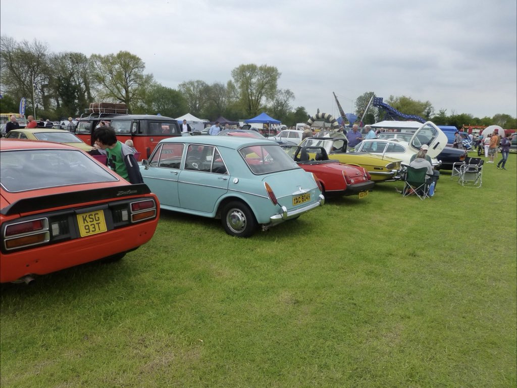 Sunday 20th May @ Weedon #AYLESBURY #classiccarshow #classiccar #liveband #Dogshow #funforallthefamily #vintage #bus #motorbike #militaryvehicles #tractors