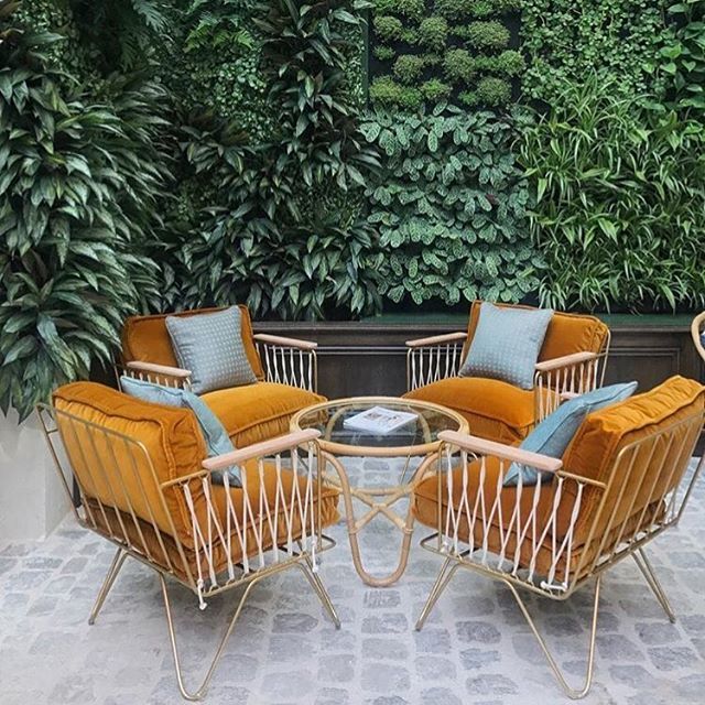 100AcresUK's tweet image. If only this was our Sunday morning situ... Vibrant mustard velvet chairs against a mosaic wall of beautiful plants. 🌱💛 .
.
.
.
.
#thehoxton #hotel #paris #interiordesign #inspiration #sohohouse #plantlife #textures #sundaymorning #style #travel #alf… ift.tt/2HGJyza