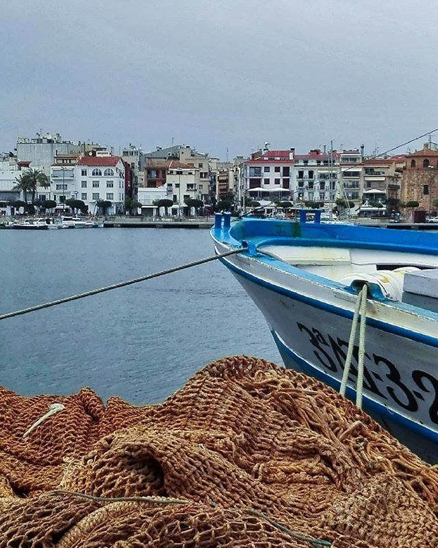 miquelguiot71's tweet photo. Ambient mariner, tot i la pluja que sempre va bé, feliç diumenge.
#raconsde_mar #raconsde_detalls #somdetalls #be_one_details #addicted_to_details #total_details #postalsdecatalunya #poblescatalans #elmeupetit_pais #raconsde_tarragona #tarragona_imatges… https://t.co/cazyqzaV4t https://t.co/BlGu3ghlqF