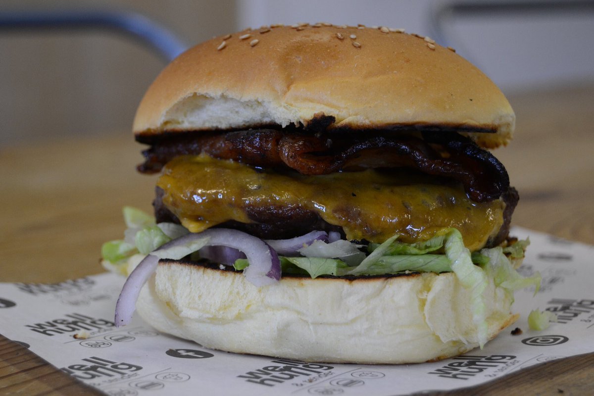 Wellhungtender's tweet photo. It’s the end of #GreatBritishBeefWeek but there’s just time to enjoy a yummy beef burger @EAGandCFair. Avenue 2 in the Forestry Area. #beef #britishbeef #meat #wellhungandtender #nomnom #niceyourself https://t.co/Dumgdij8H3