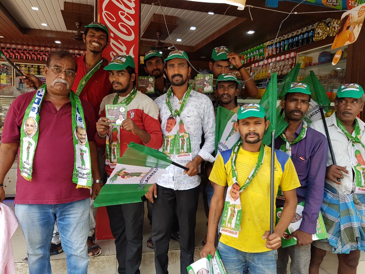 CvramanJDS's tweet photo. Supporter's gathering in huge number's from various #wards of #CVR today to show their support for #PRameshAnna #JDS Candidate #CVRamanNagar .. #IAMWithPRamesh .. @PRameshJDS @sudditvnews @JanataDal_S @JDSyouthpower @jdsindia https://t.co/BNVyEuqyxV