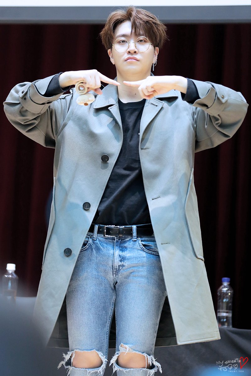 MySweetieYJ's tweet photo. 180407 명동팬싸  

#갓세븐 #영재 #GOT7 #YOUNGJAE     
@GOTYJ_Ars_Vita https://t.co/WpL0iM7nYC