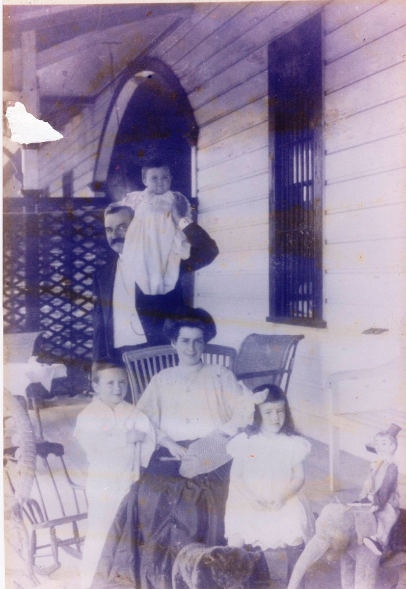 CarlaJohnson1's tweet photo. @RiannaRichards @seajader Charlotte Riechelmann with husband Karl Richard Ernest Hahn, my grandfather Karl on his shoulder, brother Richard standing. Little girl is a cousin. Surname maybe Denny. Regards Carla Johnson https://t.co/nHfUl2Z4OG