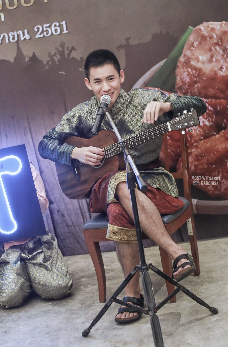 Kanchisaaa's tweet photo. 20180428
อยากฟังเพลงที่เธอแต่ง 😊
#โมสต์วิศรุต
#ไอ้จ้อย
#witsamost
#chasters
#บุพเพสันนิวาส https://t.co/XmnPQsF9Vq