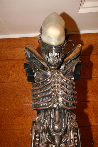 CodeUFOAlien's tweet image. alien-055

Category: UFO Pictures
bit.ly/2HXo8RX