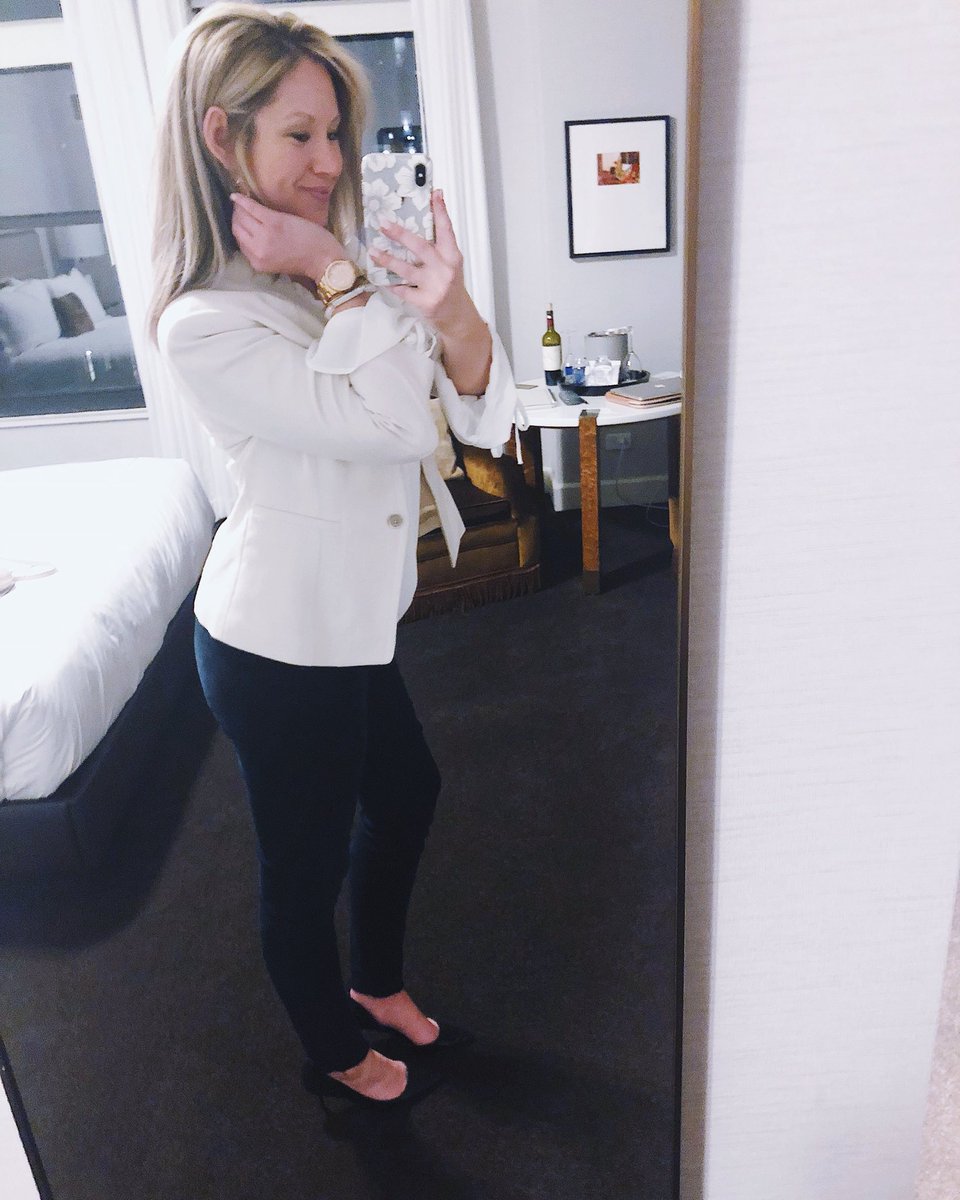 southernjoanna's tweet photo. Loving this outfit with pieces from White House black market! @whbm #fashionblogger #fashioninspo #cutejacket #livinginheels π https://t.co/VNPK8CZyuW