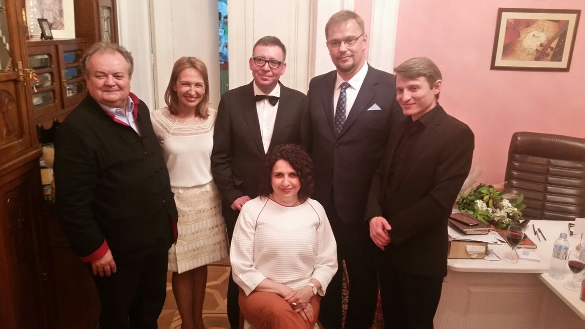 BZdaniuk's tweet photo. Owacja na stojąco i czterokrotny bis po recitalu Jana Bokszczanina w kiszyniowskiej Sali Organowej. Wśród organizatorów także nasza Ambasada. #Bokszczanin #SalaCuOrga #Chisinau #AMTAP #MuzykaOrganowa @PLinMoldova #PL100 https://t.co/zEEHJxjOtc