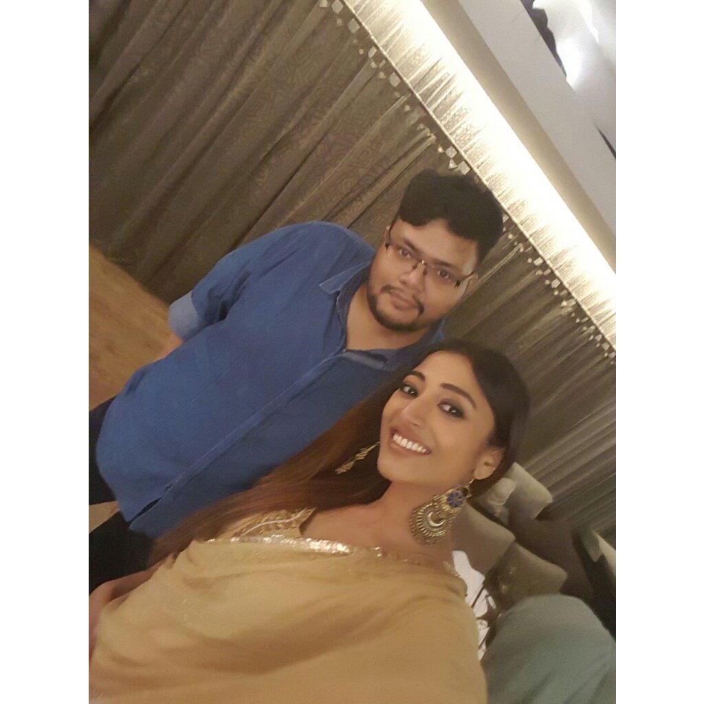 paoli_d's tweet photo. Seal your Sunday date with us 😊 @sujoy_g 's ‘Teen Paheliyan’ series, #Goodluck, #MirchiMalini &amp; #Copy  Don’t miss to catch me in &amp; as #MirchiMalini, directed by @peedeegee at 2 pm today on @StarPlus  @G_Avishek https://t.co/HBdWfMQ2bZ