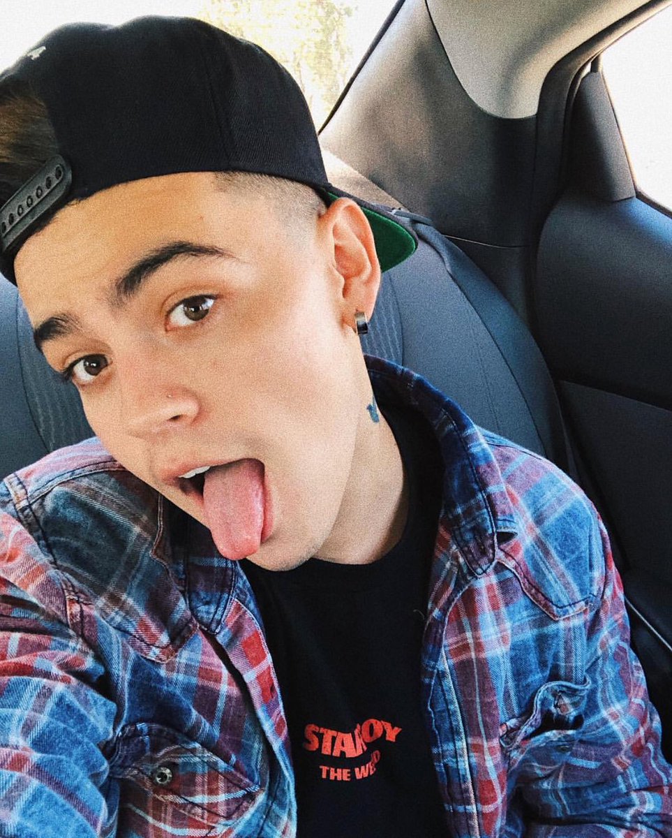KokojimenezV's tweet photo. @RKARTISTA @villalobossebas Por favor sígueme @RKARTISTA no quiero dejar de amarte o quererte 💔💔😱😱😭😭😔😔🙏🙏 #RKA600K https://t.co/C2BlfL09zK