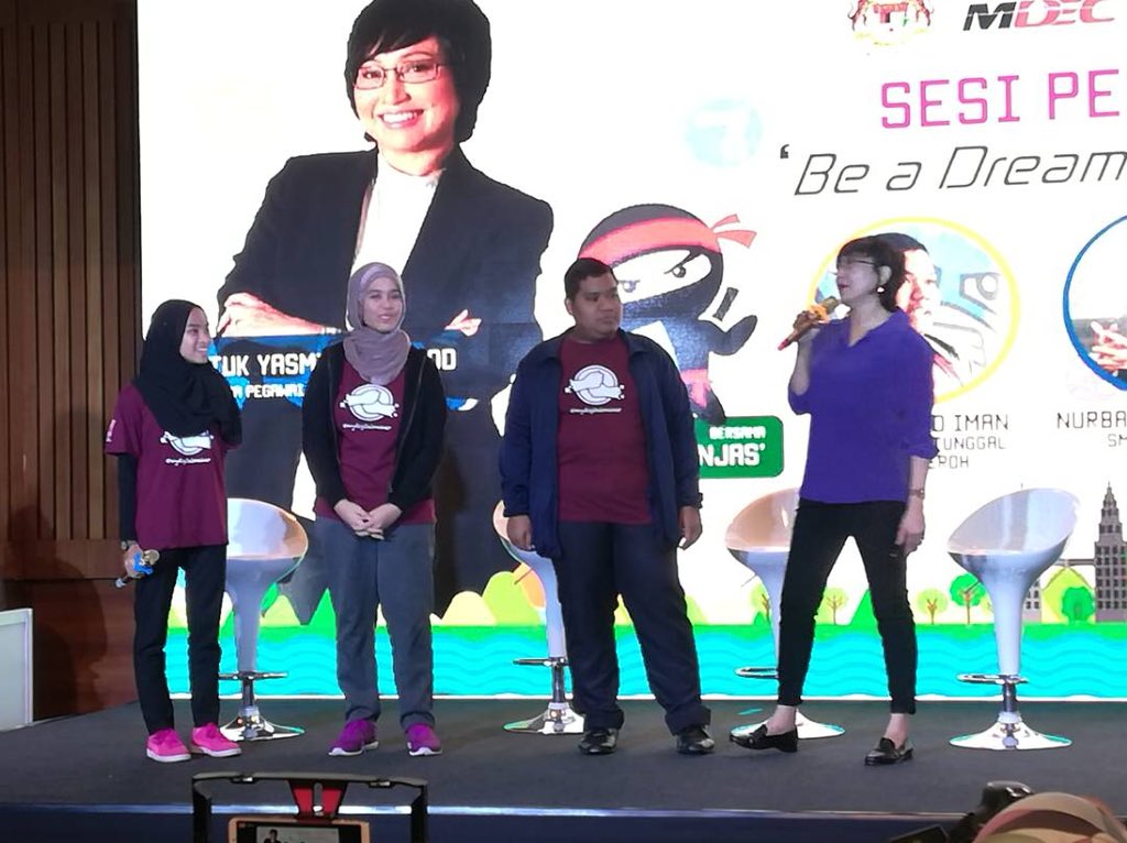 HuzairieYahya96's tweet photo. Bangga lihat anak-anak muda sekarang semakin kreatif menjana pendapatan melalui dunia digital.
@mymdec @YasminMDEC
#mydigitalninja #mydigitalmaker #NegarakuDigital #YouCanDuit #BacaWorld https://t.co/pwCgtbJxXb