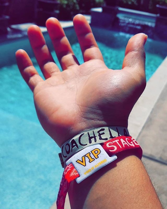 Radley98's tweet photo. Round 2

#coachella #stagecoach https://t.co/ukJQlzduch https://t.co/6dxENOSzWt