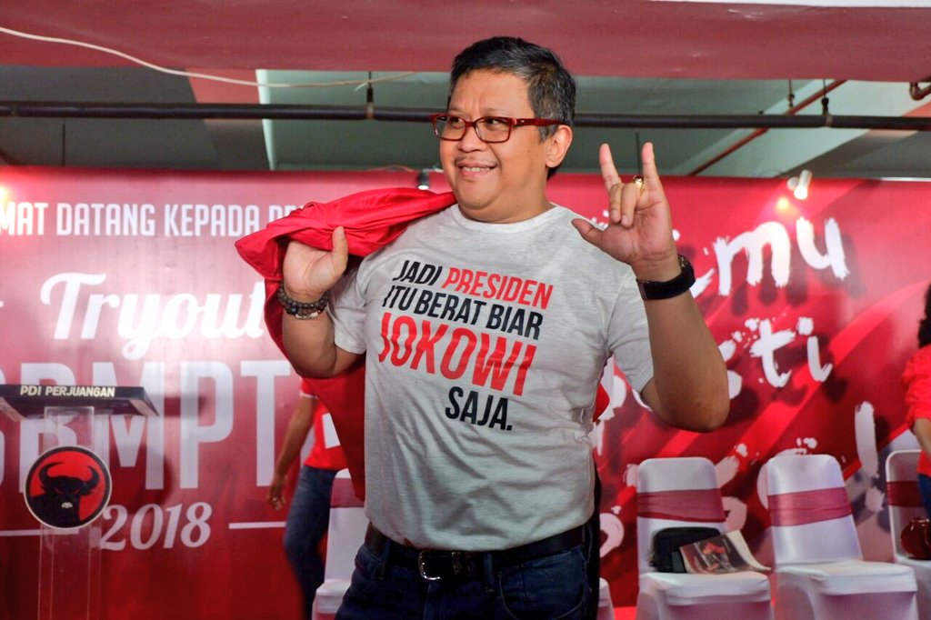 GesuriID's tweet photo. Kaosnya @Hasto_66 bagus ya..
#tryoutPDIP2018
#tryoutSBMPTNPDIP2018
#tryoutM3TAL2018 https://t.co/NBl1WuihHT