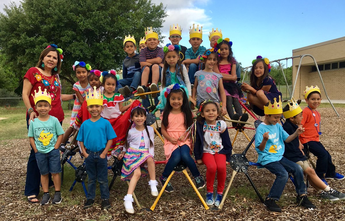 RochaKinder's tweet photo. Fiesta 2018‼️🎊🎉🌸 https://t.co/RB9WhU3XiG