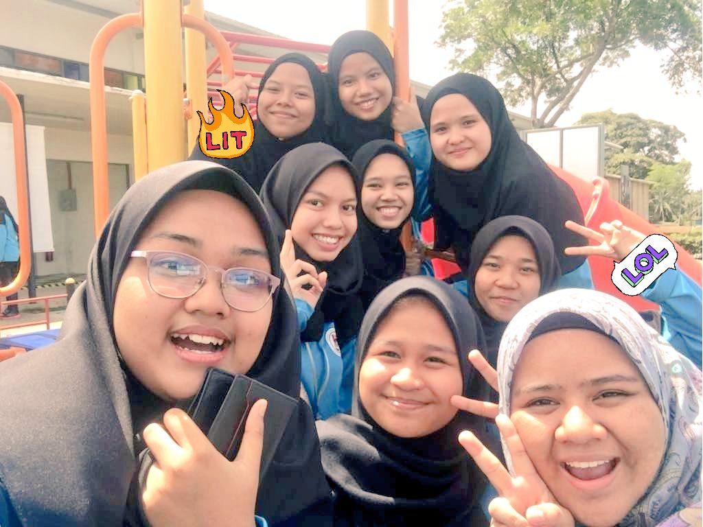 SyafiqahAneesa's tweet photo. Camp done with classmates π
#form6 #upp1 https://t.co/DQelw4Acb4
