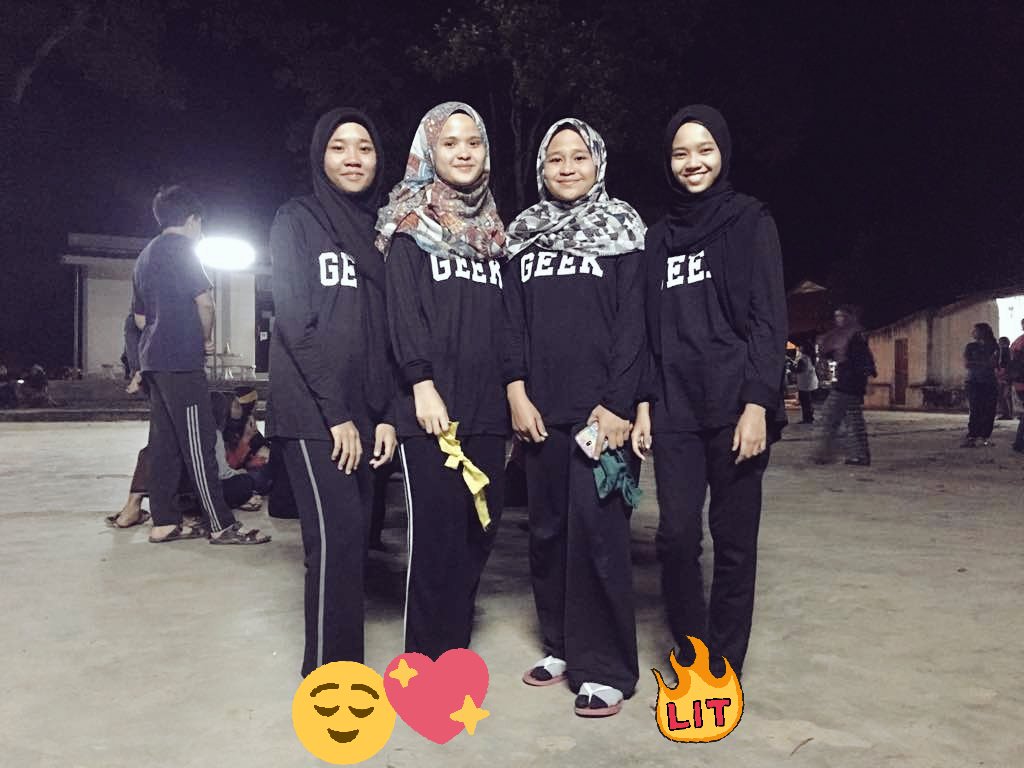 SyafiqahAneesa's tweet photo. Camp done with classmates π
#form6 #upp1 https://t.co/DQelw4Acb4