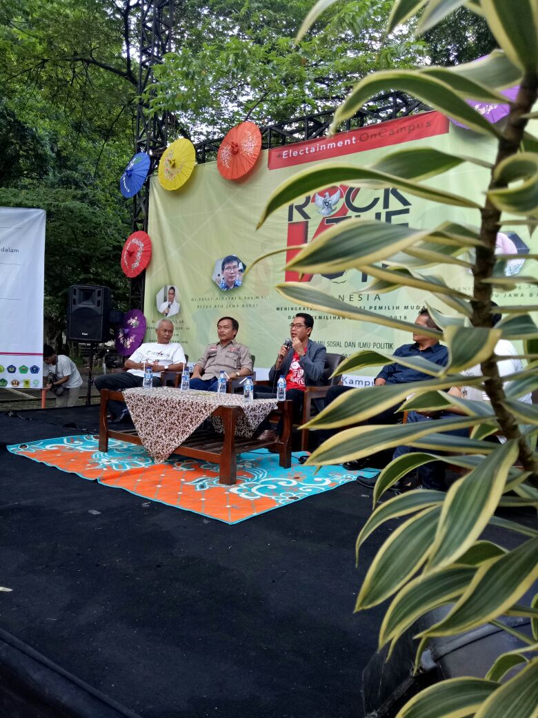 Rock the Vote Indonesia di Universitas Siliwangi hari ini !! 

#rockthevoteindonesia #rockthevote #ElectainmentOnCampus #PintarPilih_UtkJabar #PilgubJabarSemarak
