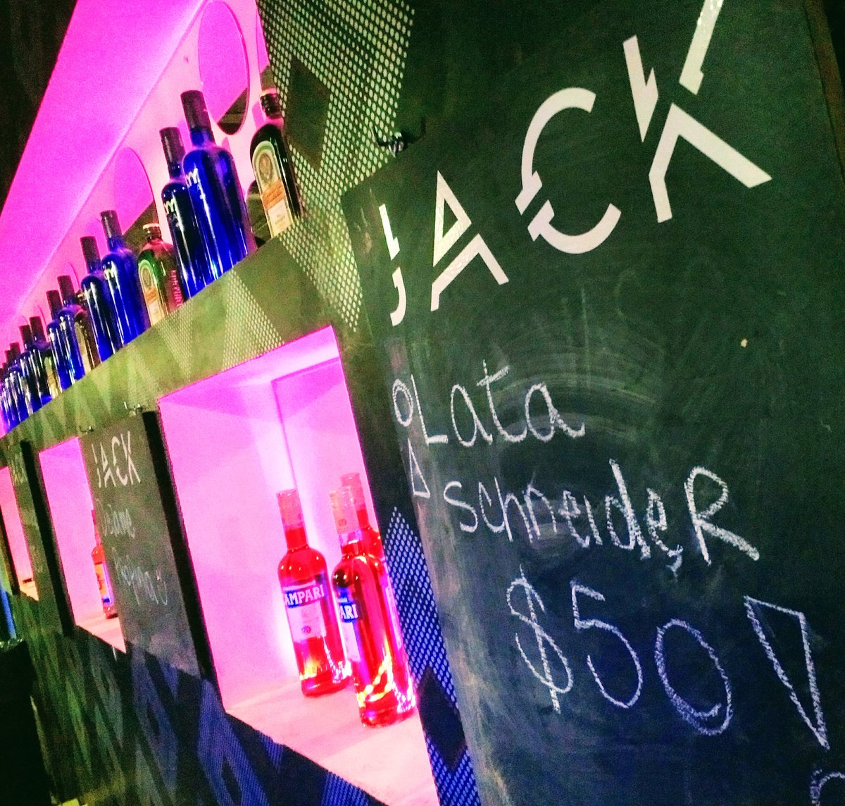 jack9dj's tweet photo. YA ESTAMOS LISTOS 💣
 H O Y 2x1 
EN CERVEZA CORONA 🍻 https://t.co/5j8SBlGNZY