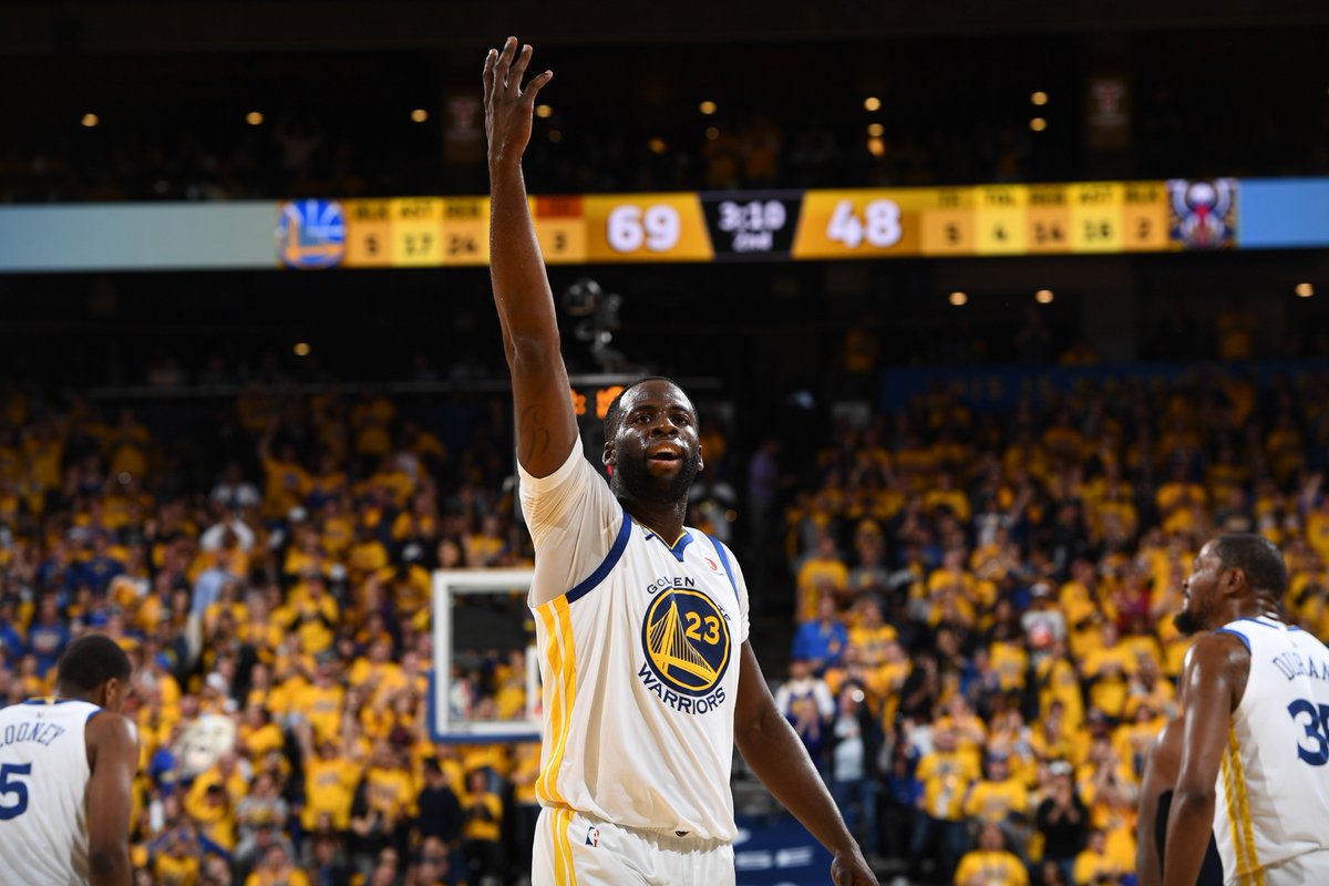 NBA's tweet photo. The @warriors pick up a big Game 1 W!

Klay: 27 PTS, 6 REB
KD: 26 PTS, 13 REB
Draymond: 16 PTS, 15 REB, 11 AST, 3 STL, 2 BLk

#DubNation 123 | #DoItBigger 101 https://t.co/wvnRoPZZhj