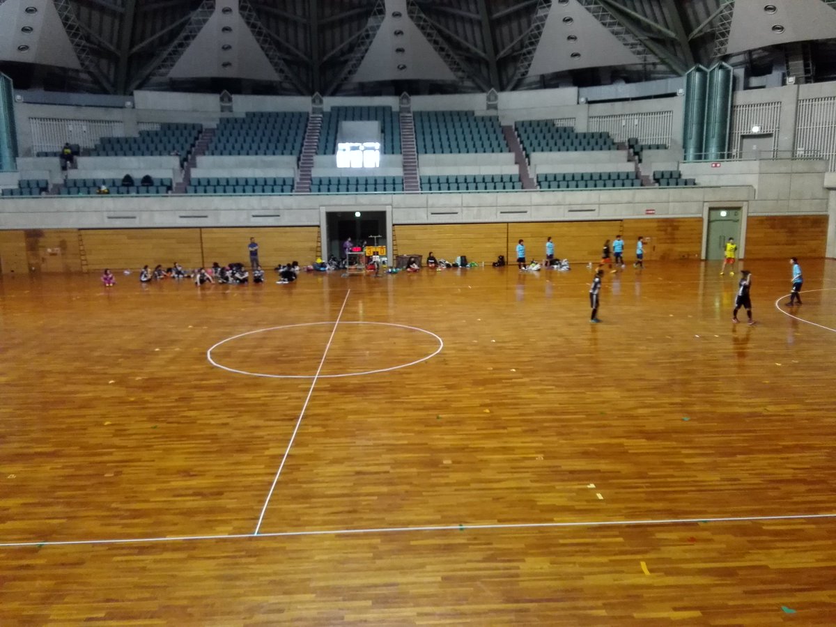 inaxyume's tweet photo. こんにちは、今日は夢ドームでフットサルの練習試合観戦してます。＼(^-^)／ https://t.co/NDBMMLdchm