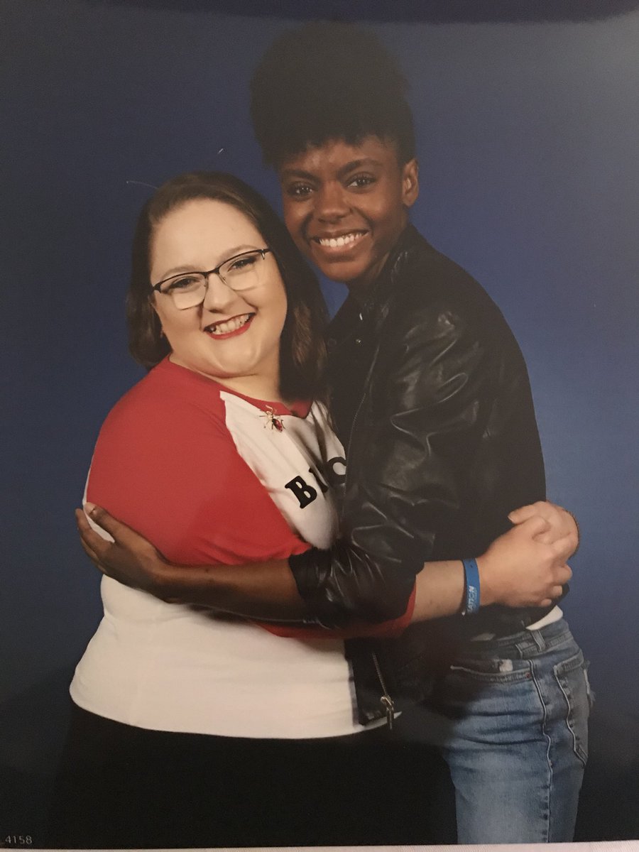 T_Ruff1's tweet photo. Felt like a pussycat tonight!! @iamamurray @CreationEnt #RiverdaleCon #ConLife #KaraokeNight https://t.co/DCHBRzKcnY