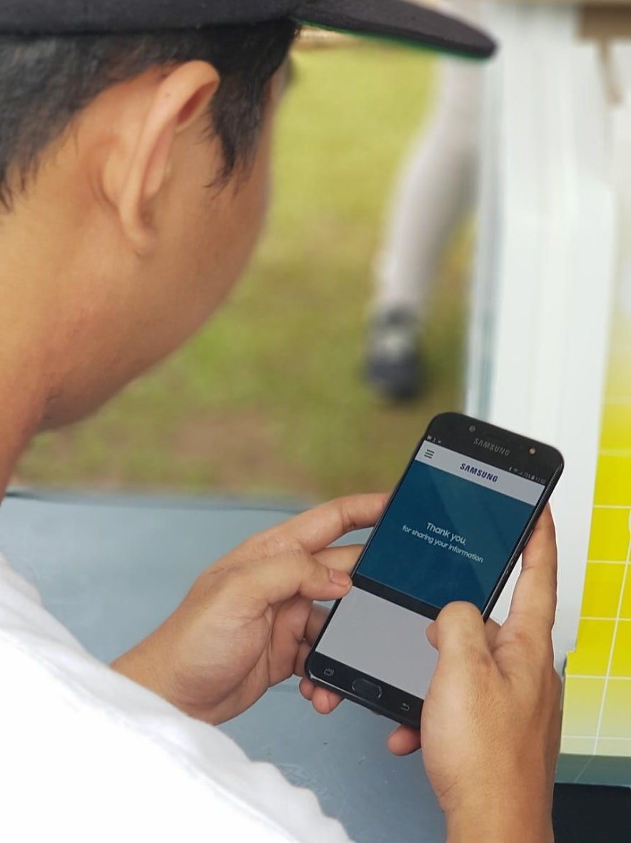 samsungID's tweet photo. #GalaxyJ7Plus memang the best buat kamu yang aktif, dengan Signal Max, juga kamera nya yang mumpuni kamu bisa update social mediamu terus deh!

Buat kamu yang dateng ke acaranya ayo ikutan kompetisi #CaptureLikeAPro 🤳 di booth Samsung Galaxy J!
 #SamsungxMarkas2018 https://t.co/zmGtxRv3d8