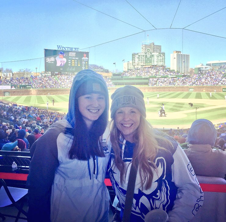 MeganWinters28's tweet photo. Reppin OW at Wrigley⚾️⚾️⚾️
#OwlsAroundTheWorld
#EverybodyIn #CubsWin
#ThatWindThough 💨💨 https://t.co/yGPmpAJLcP