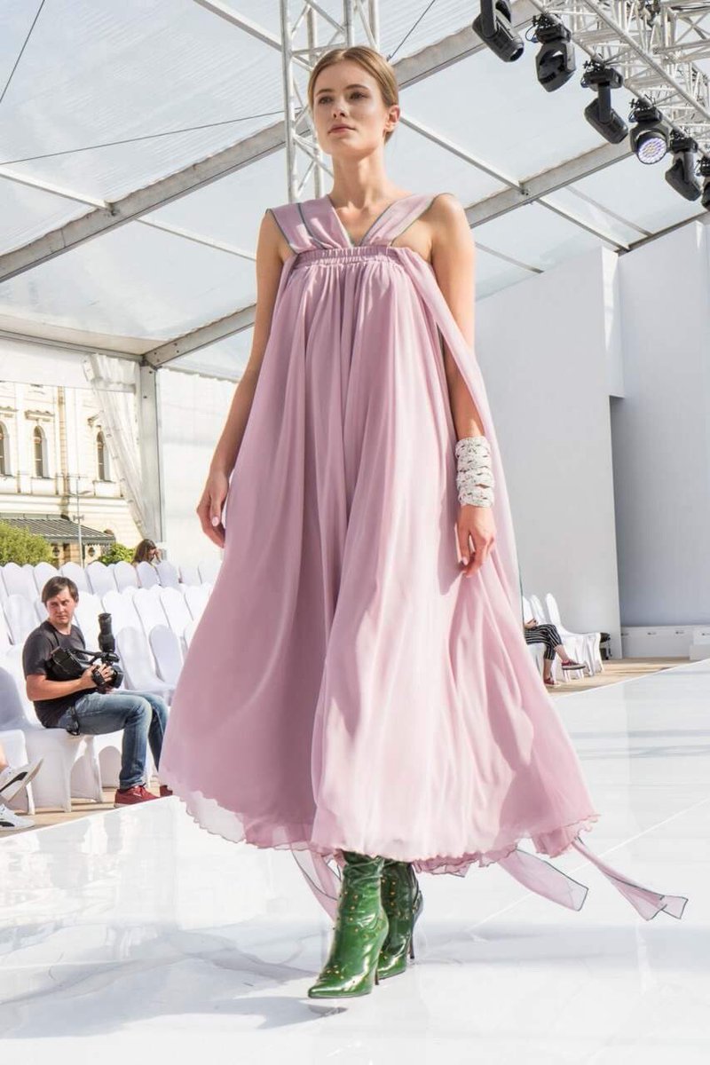 LinkToPoland's tweet photo. Marta Kuszyńska i Jarosław Ewert zaprezentowali w Krakowie swoje najnowsze kolekcje Spring/Summer 2018. Pokazy odbyły się w ramach Fashion Square.
#ss2018 #fashionsquare #fashion #polishdesigner #fashionshow #fashionista #Krakow https://t.co/P3ZgRamCaV