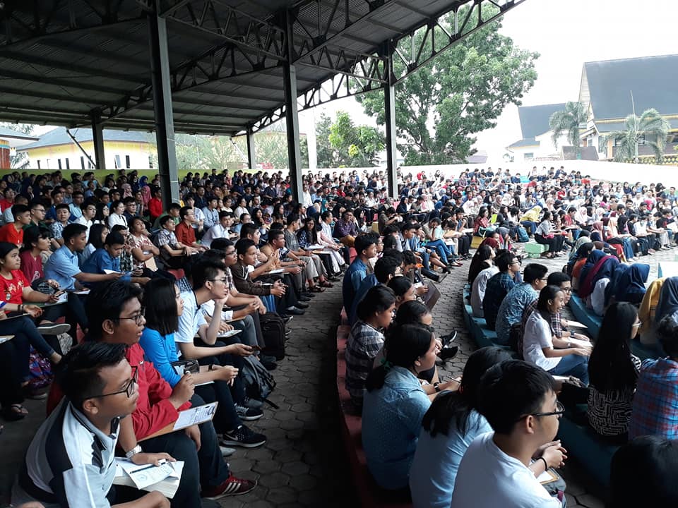 Jejak_AkhyarNas's tweet photo. Suasana #tryoutSBMPTNPDIP2018 yang diadakan Pora @pdipkotamedan di Tribun PRSU pada hari ini, yg diikuti kurang lebih 3.000 peserta dari berbagai sekolah.

#tryoutM3TAL2018 #tryoutPDIP2018 #PDIPerjuangan @porapdipsumut @PDI_Perjuangan @BPPemiluPDIP @bppemilusumut @GesuriID https://t.co/gHxzjuqUsH
