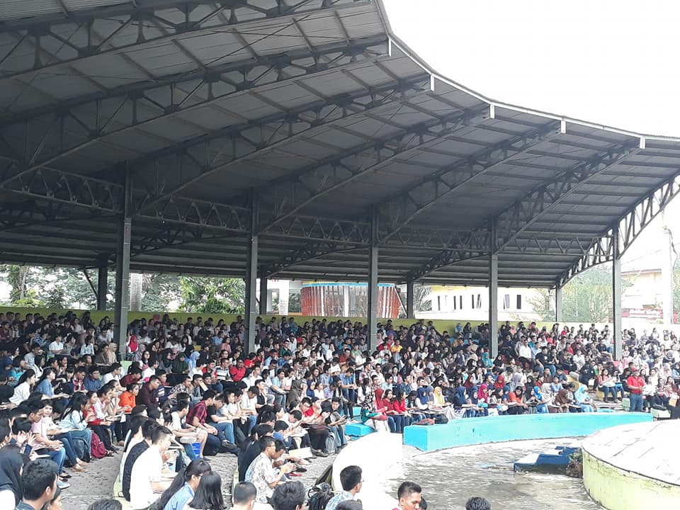 Jejak_AkhyarNas's tweet photo. Suasana #tryoutSBMPTNPDIP2018 yang diadakan Pora @pdipkotamedan di Tribun PRSU pada hari ini, yg diikuti kurang lebih 3.000 peserta dari berbagai sekolah.

#tryoutM3TAL2018 #tryoutPDIP2018 #PDIPerjuangan @porapdipsumut @PDI_Perjuangan @BPPemiluPDIP @bppemilusumut @GesuriID https://t.co/gHxzjuqUsH
