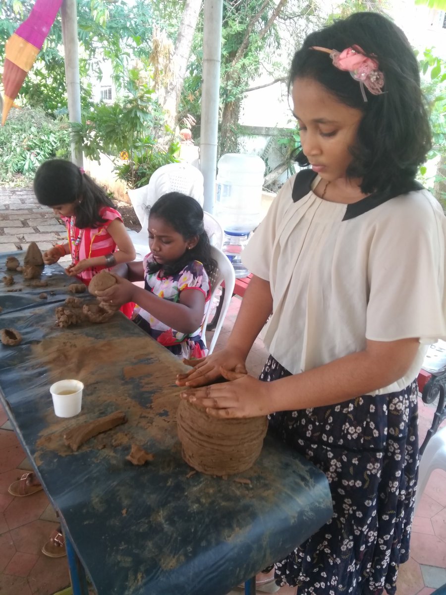 nasakarpks's tweet photo. #Clayworkshop #changampuzhamemorial #Library #Edappally #Kerala #childart #creativity https://t.co/OcajdGrK6e