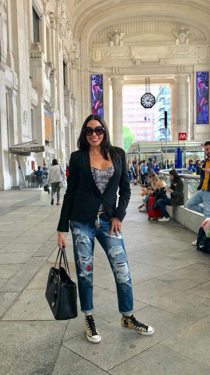 edenmontero76's tweet photo. #sanmarino #rimini #roma #follow4follow #buonasera #positivevibes #cabimas“Condividere i momenti del mio passaggio a Milano / Compartiendo momentos de mi paso en Milán”😘👌#maracaibo #fashionblogger #blogger #italy #luxurylife #heallthy #like4like #sexy #mua #moda #luxurious https://t.co/1M0oE90yxn