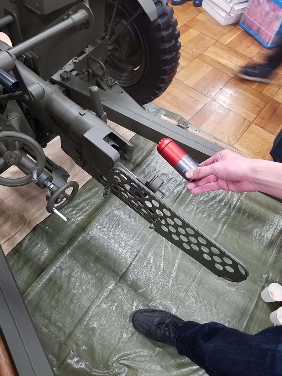 Vショー会場で見つけた大物、M3 37mm対戦車砲のレプリカ。非鉄金属と