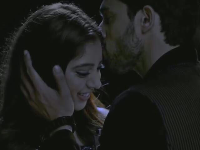 shyy_girl96's tweet photo. My favourite cap from the teaser.. why do i feel though itβs same but somethingβs different. It was passionate back then too but with passion now it has soul. Probably somethingβs changed... changed for good
#KYYOnVoot #mananisback https://t.co/lO54sXQtkR