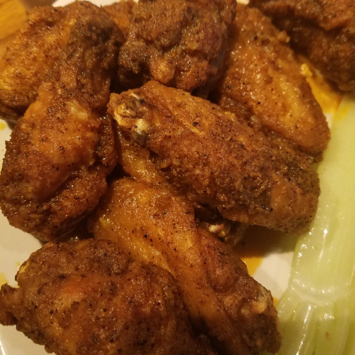 LeeThePoet1985's tweet photo. I never knew #outback had great wings
#outbacksteakhouse #wings #chickenwingsandfrieswedontgoondates #chickenwings #foodpic #food #delicious #beingbasic #basicpic https://t.co/x5vQOJGaPv