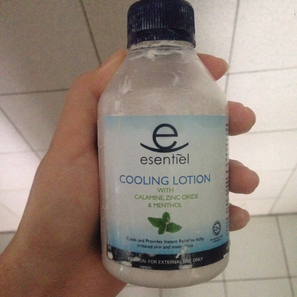 Dimadimana's tweet photo. Aku ada benda nak share. Di cuaca panas begini, elok lah korang beli benda ni. Korang celup diri korang dalam air ni. Immediately boleh rasa aircond dimana sahaja berada kecuali di neraka. #TipsCuacaPanas https://t.co/plPwMvZ7Zh