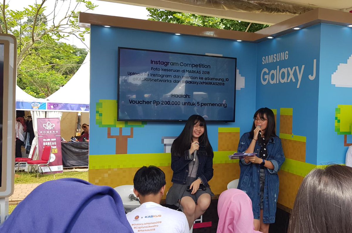 samsungID's tweet photo. Sarah Vilo sudah siap nih di booth Samsung buat sharing info dan pengalamannya seputar dunia game. Melipir yuk ke booth Samsung sekarang! 🏃‍♂️💨💨

Ssssttt! Ada Samsung Galaxy J7+ yang bisa kamu menangin. Mau? #SamsungXMarkas2018 #CaptureLikeAPro https://t.co/qNHVVXtLo9