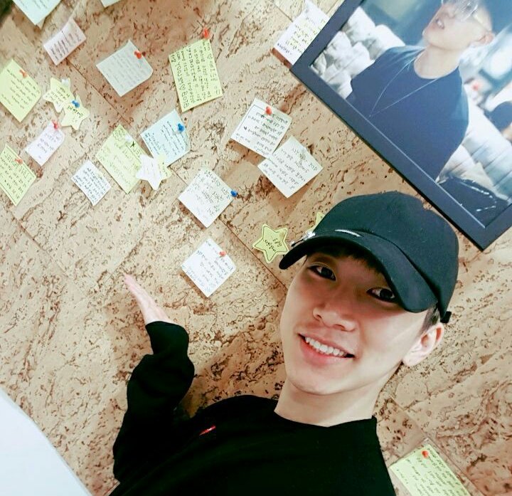 BTOB members went to Peniel's photo exhibit and left a message