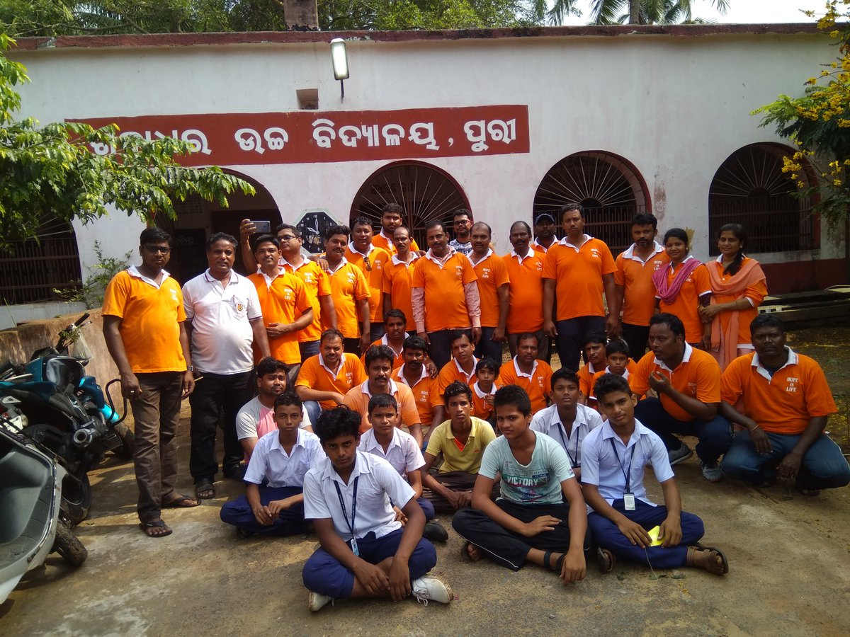 SureshNanda20's tweet photo. Cleaning work at puri Gadadhar High School by our organisation Hope Is Life today https://t.co/H5wPt4zi37