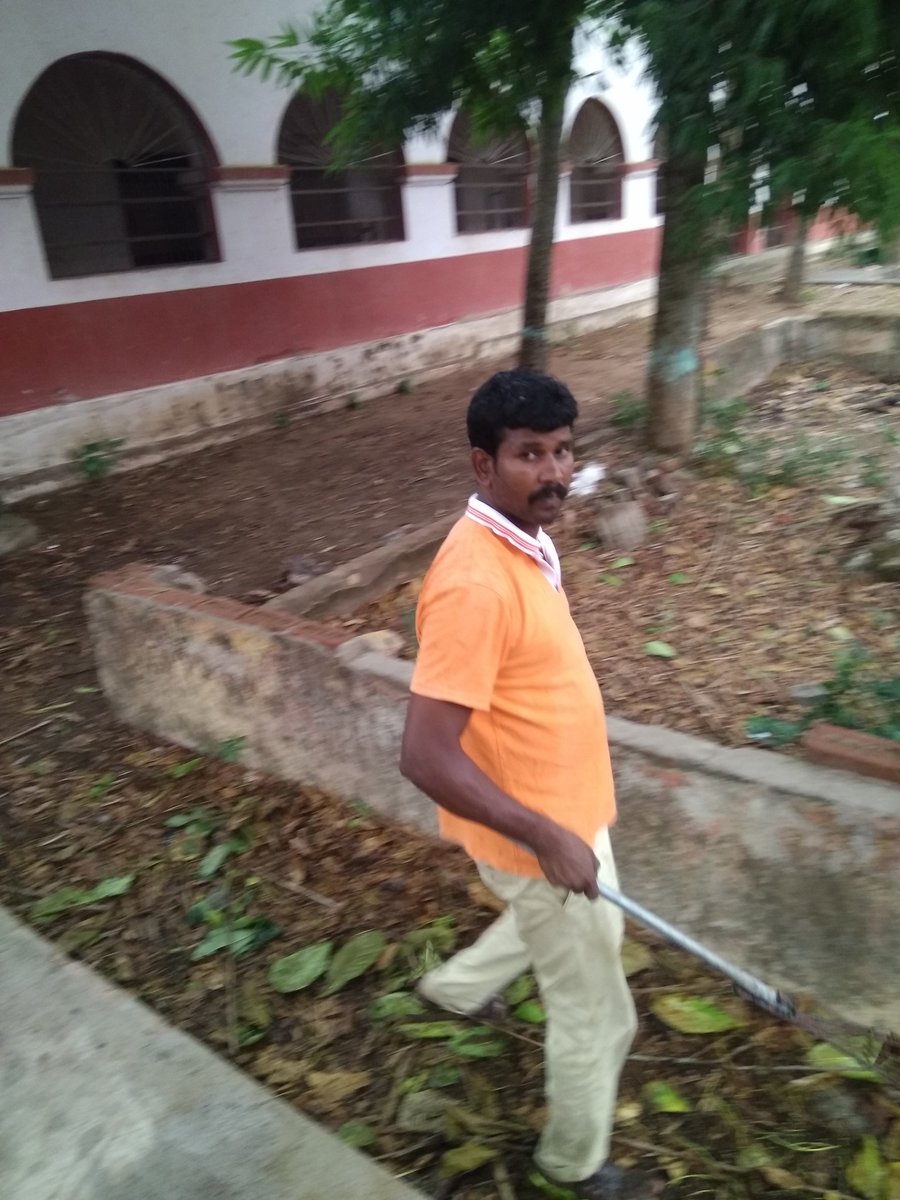 SureshNanda20's tweet photo. Cleaning work at puri Gadadhar High School by our organisation Hope Is Life today https://t.co/H5wPt4zi37