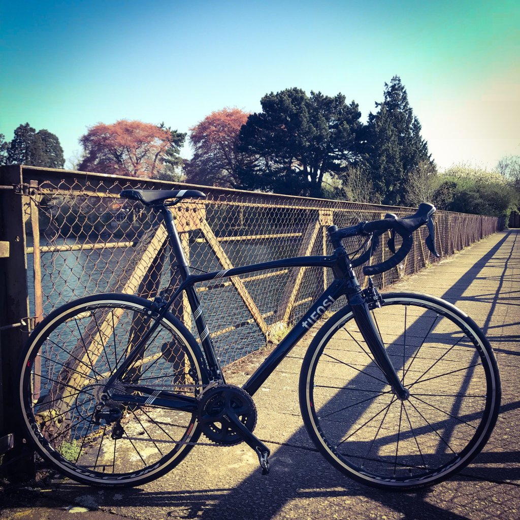 Riding: The Tifosi Cassini carbon ProBuild. magicmoir.wordpress.com/2018/04/29/rid…