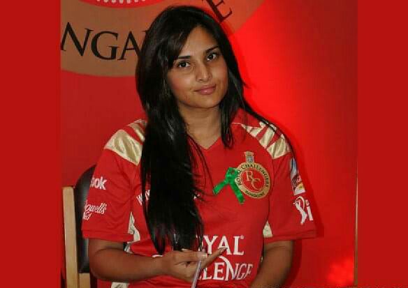 go4avinash's tweet photo. Loan to 'Vijay Mallya' was given in Sep 2004 by Congress.
Loan reviewed in Feb 2008, declared NPA in 2009, restructured in 2010.
Divya Spandana 'Ramya' was Brand Ambassador for RCB during 2010-12.
Ramya joined Indian Youth Congress in 2012.
#JoinTheDots #IndiaNeedAnswer https://t.co/DMukWwUKpi