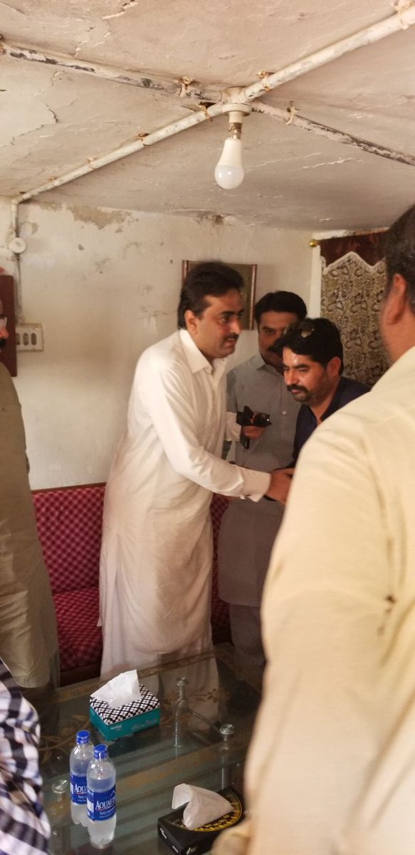 ZuaidJunejo1's tweet image. #Hyderabad | #PPP Minister #LocalGovtSindh Mr @jamkhanshoro Offered Condolance With Mr Aashiq Shaikh On demise of His Mother At New Wehdat Colony Ward No.12 M.C #Qasimabad PS.47 #HYD .