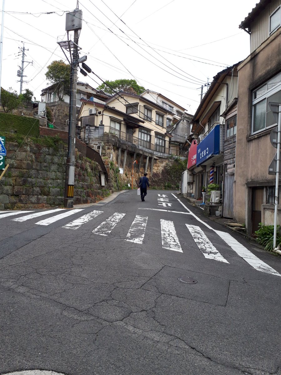 坂道のアポロン 佐世保ロケ地巡りガイド 道なりなので分かれ道はありませんが 念のため途中の景色も貼っておきます ここは中間地点くらいかな 坂道のアポロン ロケ地巡り 佐世保市 佐世保