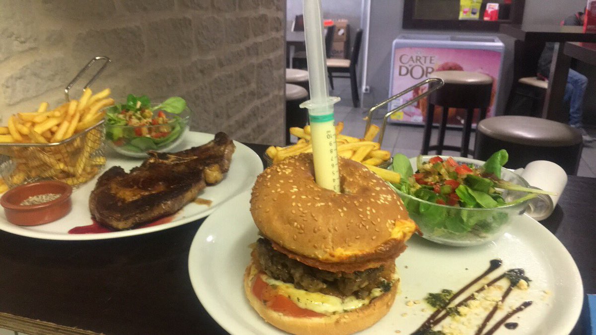 spaceflow13127's tweet photo. Au faite je suis cuisinier #spacecook https://t.co/rRIClNtcWI